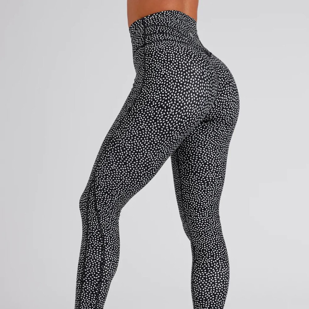NWT BuffBunny Legacy Leggings Bossy Print - Medium